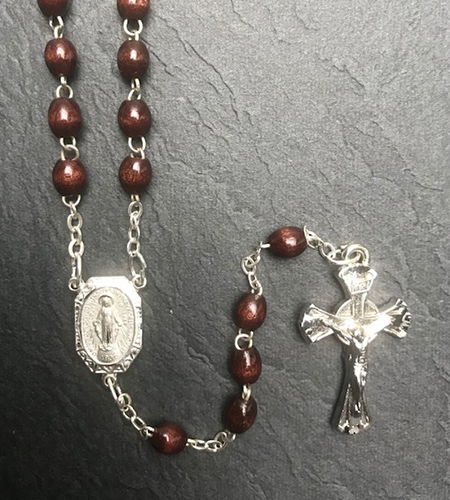 5X7MM MAROON WOOD ROSARY WITH HAND ENGRAVED C&C | 4201607 | Malhame