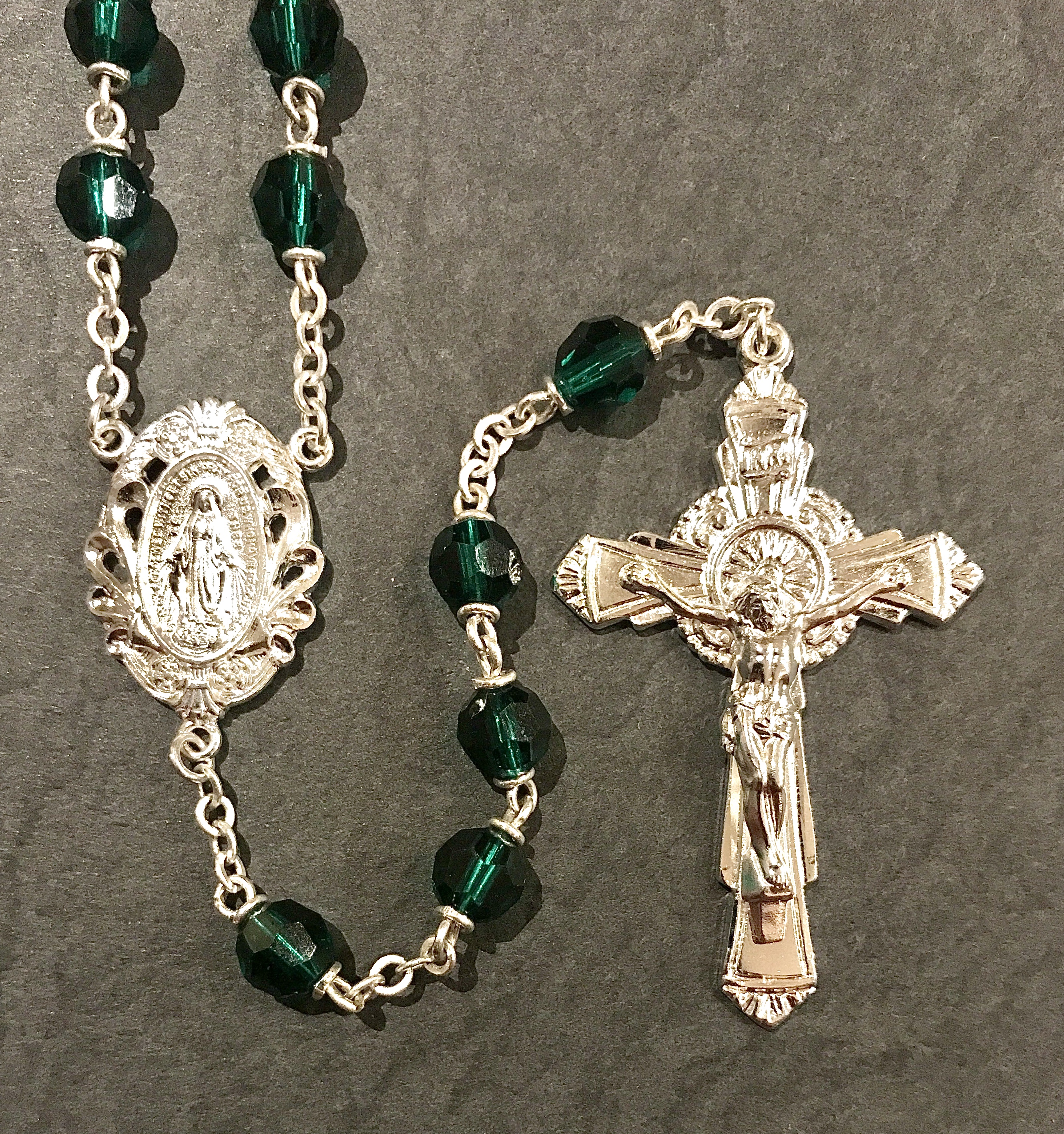 6mm EMERALD TIN CUT LOC-LINK ROSARY WITH STERLING SILVER PLATED CRUCIFIX, CENTER, WIRE, CHAIN GIFT BOXED