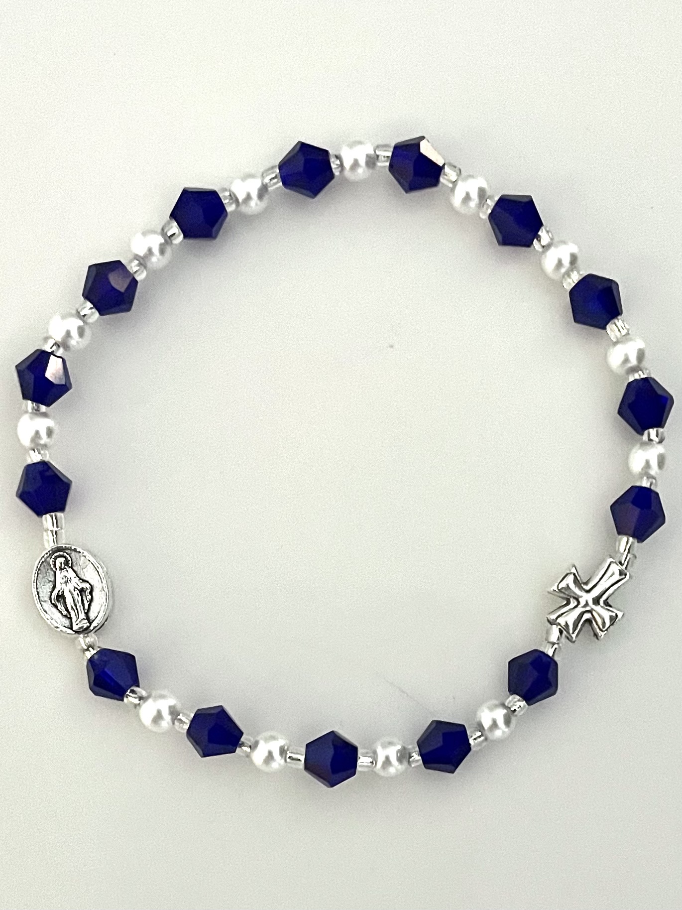 6mm DARK SAPPHIRE TIN CUT CRYSTAL AND PEARL STRETCH ROSARY BRACELET