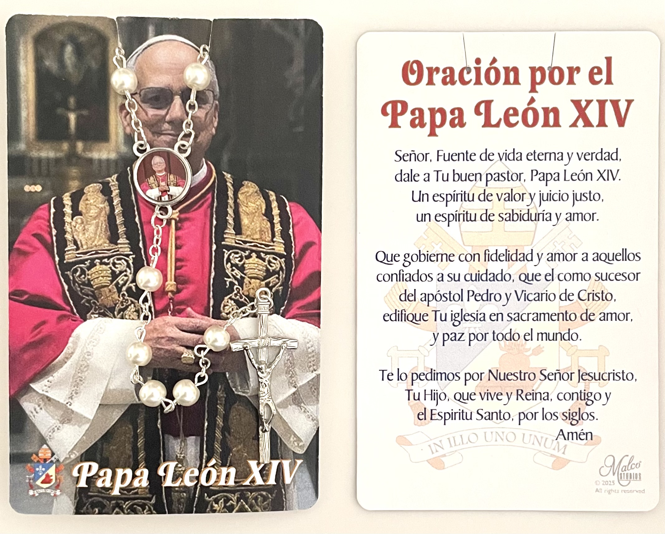 Leo XIV Women's Rosary on Card with Spanish Prayer in hanging display bag. Rosary features Photo Centerpiece of Pope Leo and Papal Crucifix