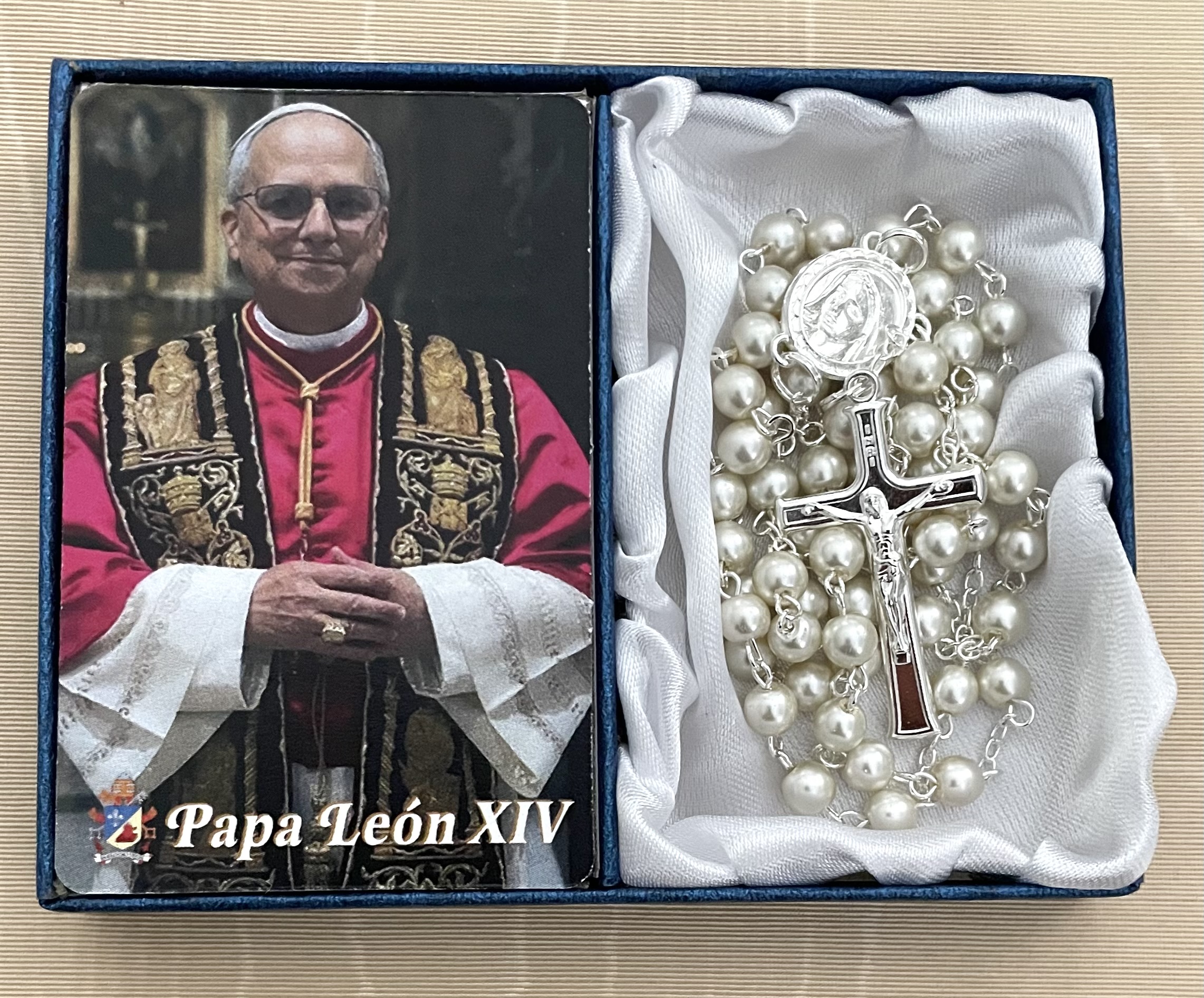 Leo XIV Women's Rosary with Spanish Prayer Card in Gift Box