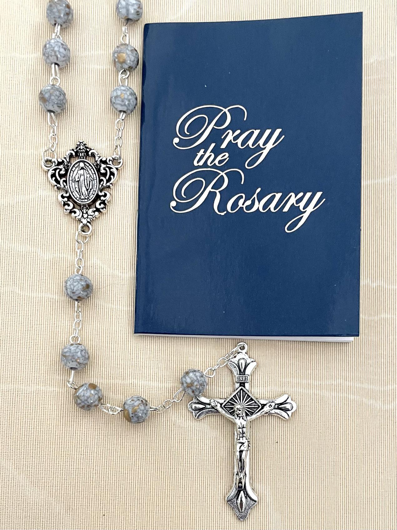 8MM WHITE GOLD SPECKLED ROSARY WITH HOW TO SAY THE ROSARY BOOKLET. PACKAGED IN HANGING BAG FOR DISPLAY PURPOSES